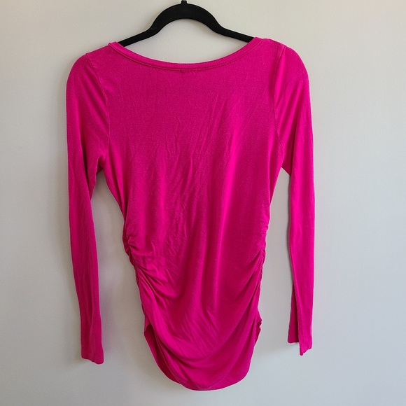 ✨️5 for $25✨️ Small Kismet Pink V-Neck Long Sleeved Short - Picture 3 of 3